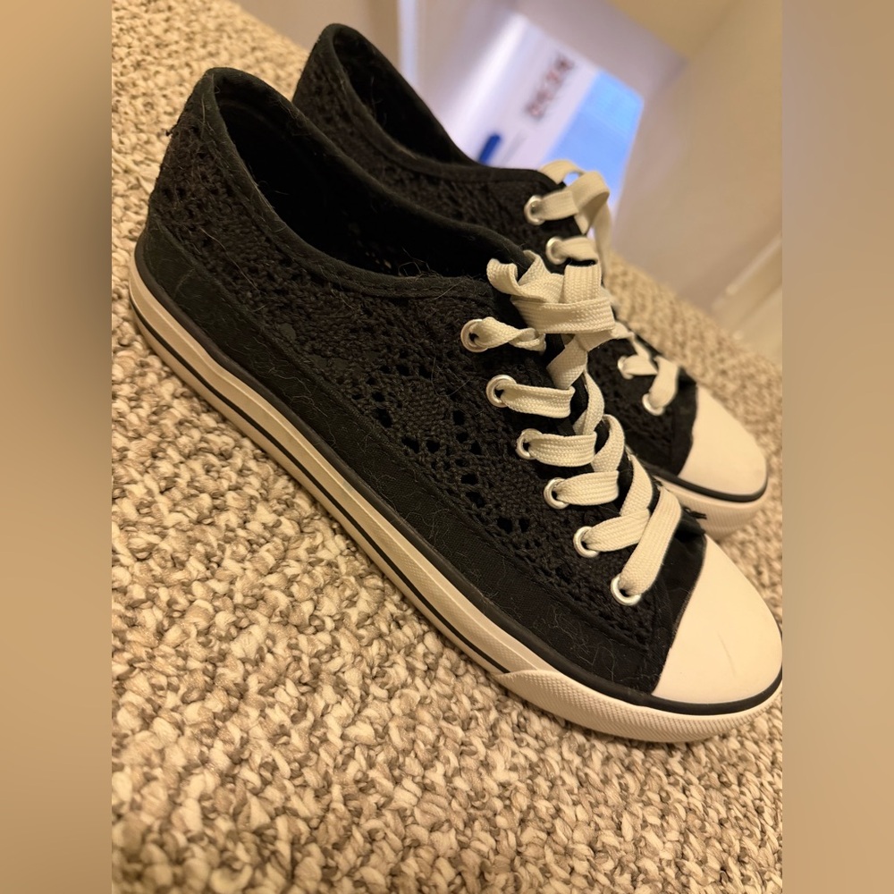 Black Mesh Knitted Canvas Sneakers. Size 8/38